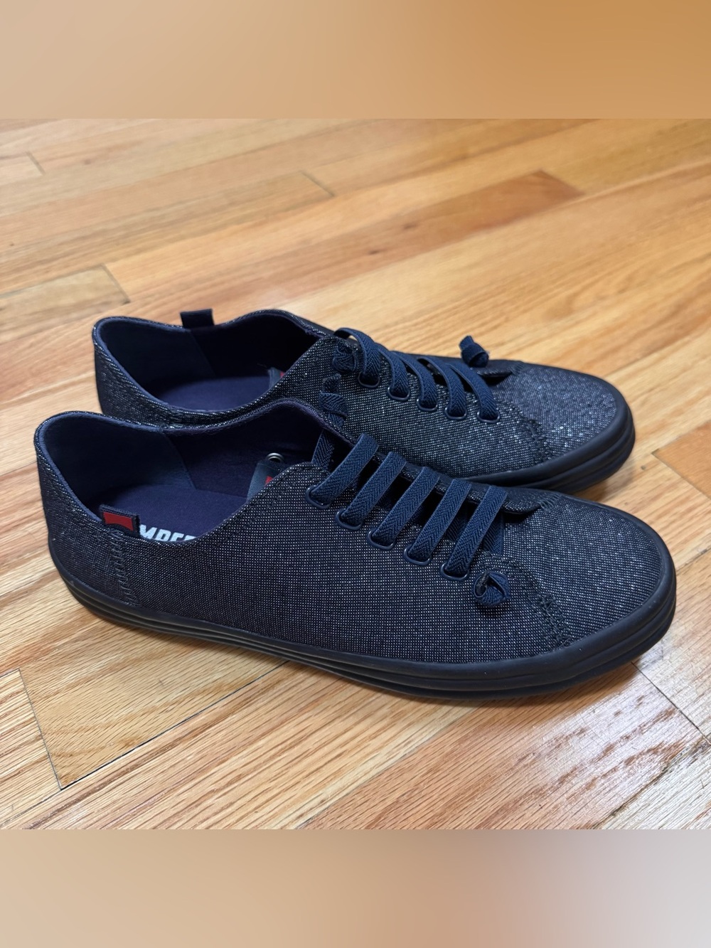 Camper Hoops low-profile lace-up sneakers in a navy and silver women’s size 39/9